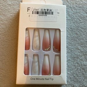 Press on nails